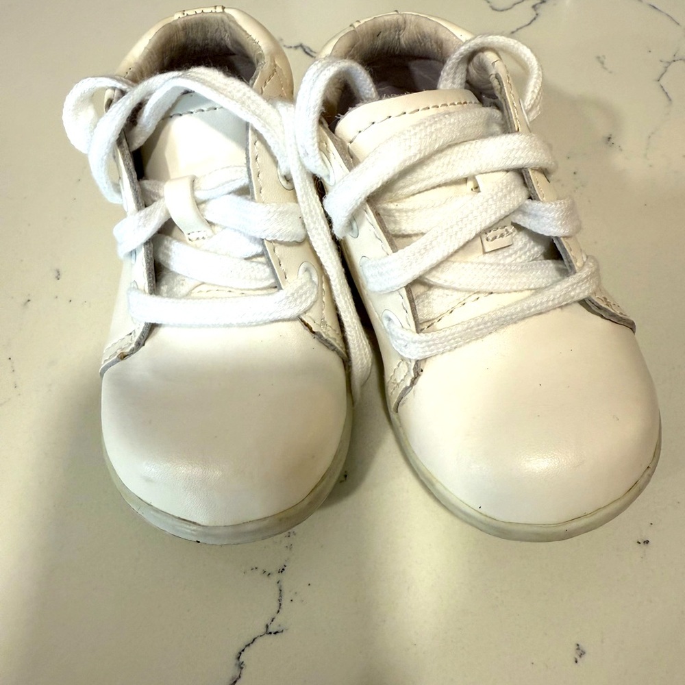 Stride rite boys baby shoes size 3.5, wide.
